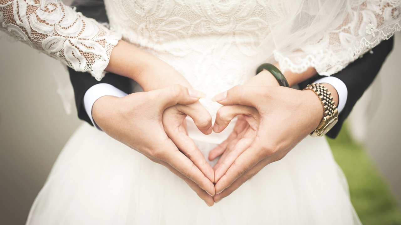 Unvergessliche Geschenke zur Hochzeit – liebevoll inszenierte Geschenkideen zur Feier der Liebe